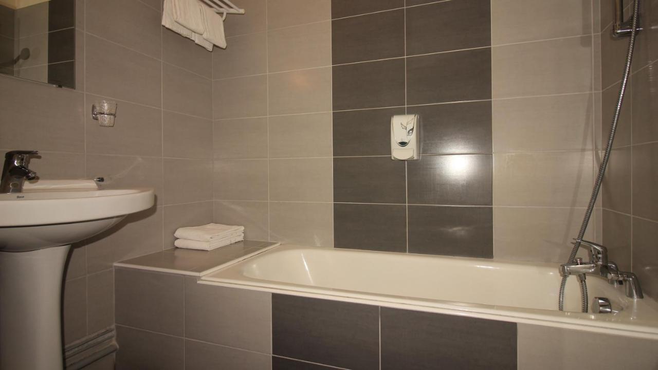 Logis Hotel Lodge La Valette Cesson-Sévigné Exteriör bild