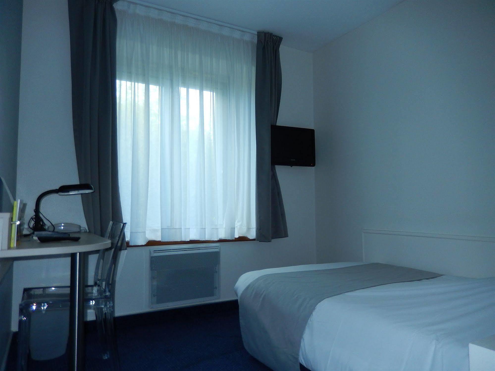 Logis Hotel Lodge La Valette Cesson-Sévigné Exteriör bild